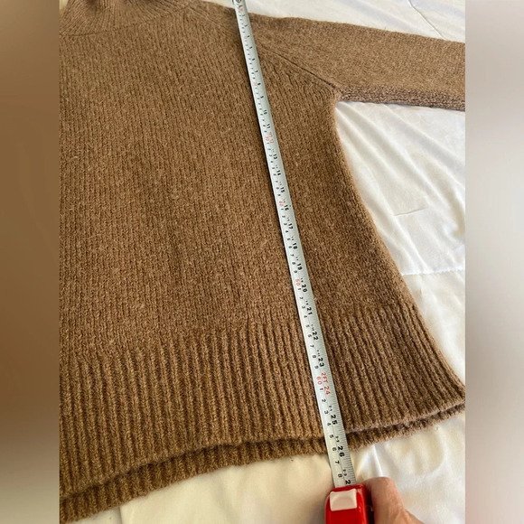 The Group by Babaton Aritizia
Day Off Turtleneck in Camel Size Small 100% Alpaca - Picture 12 of 15